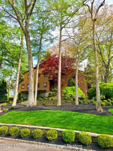 5 Eli Cir, Morganville, NJ 07751-1661