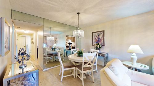 402 Grv Isle Cir, Vero Beach FL 32962-8507 exterior