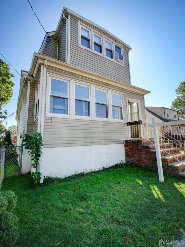 610 Almon Ave, Woodbridge, NJ 07095-3810