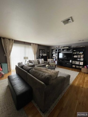 465 Washington Ave, Cliffside Park NJ  07010-1814 exterior