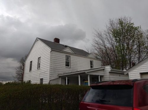 527 Milliken Ave, Hermitage, PA 16150-1912
