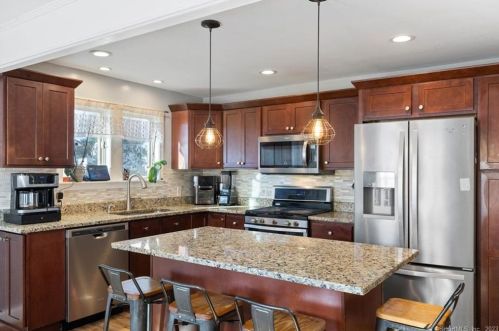 3 Griswold Ct, United States Coast Guard Ac CT  06320-5209 exterior