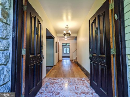 619 Davis Rd, Cheltenham PA  19012-1636 exterior