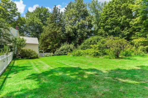 2688 Crompond Rd, Yorktown Hgts NY  10598-3130 exterior