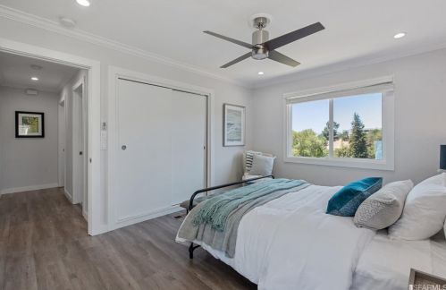 9411 Castlewood St, Oakland CA 94605-4415 exterior