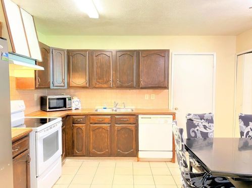 2713 Escalante Ave, Fort Worth, TX 76112-6136