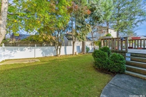 908 New Hyde Park Rd, New Hyde Park NY  11040-3205 exterior