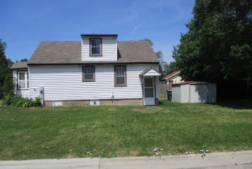1031 Smith St, Green Bay, WI 54302-1428