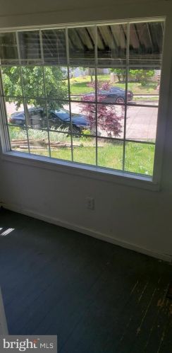 9 End Ave, Camden, NJ 08109-1850