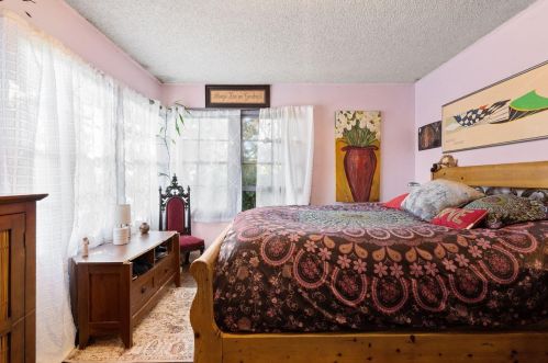 1811 Robin Whipple Way, Belmont CA  94002-1852 exterior