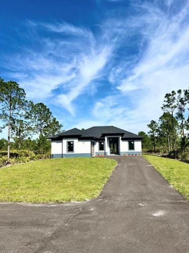 4281 60th Ave, Naples, FL 34120-2648