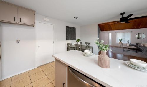 6721 Parkside Ave, San Diego, CA 92139-3870