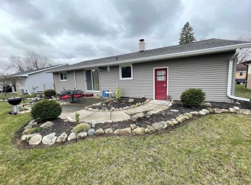 958 Coppens Rd, Green Bay, WI 54303-3865