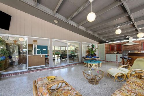 4610 Cypress Way, Saint Petersburg FL  33705-4526 exterior