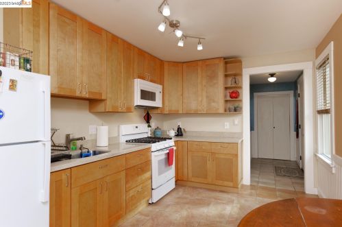 2509 Filbert St, Oakland CA 94607-2920 exterior