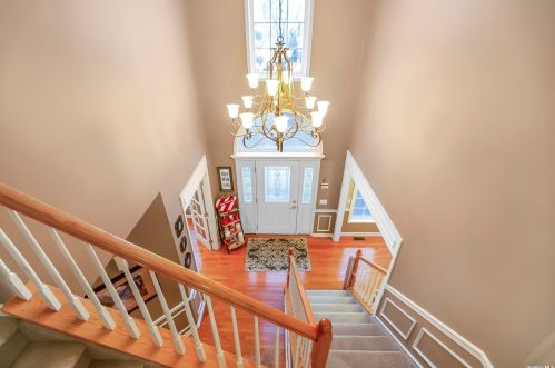 19 Pinehurst Dr, Mount Sinai NY  11766-3421 exterior