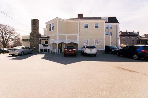 38 Bellevue Ave, Middletown RI  02840-3261 exterior