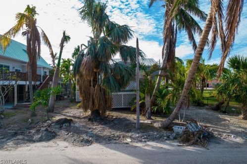 251 Pearl St, Fort Myers Beach FL  33931-3238 exterior