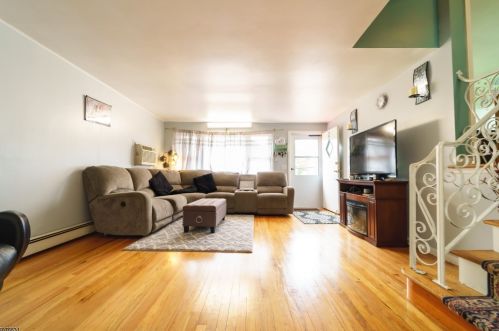 18 Midvale Ave, Lake Hiawatha NJ  07034-1011 exterior