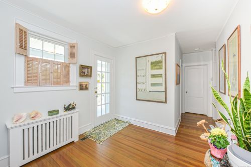 276 Asharoken Ave, Northport, NY 11768-1160