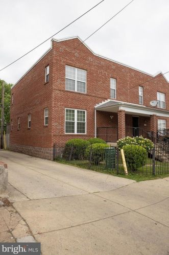 646 Girard St, Washington, DC 20017-1320
