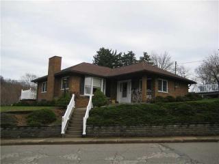 501 7th St, Jeannette, PA 15644-1316