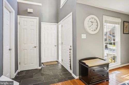 1502 Deer Point Way, Herndon VA  20194-1584 exterior