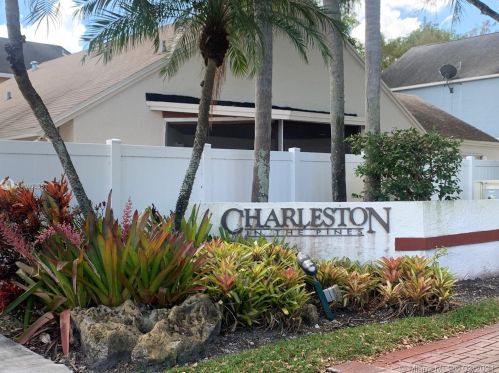 10210 3rd St, Hollywood, FL 33026-5996