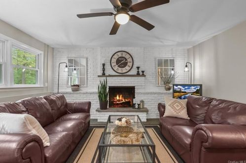 32 Mayer Dr, Airmont NY  10901-3729 exterior