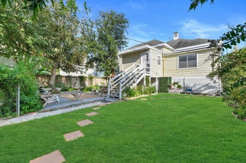 810 Winnie St, Galveston TX 77550-5133 exterior