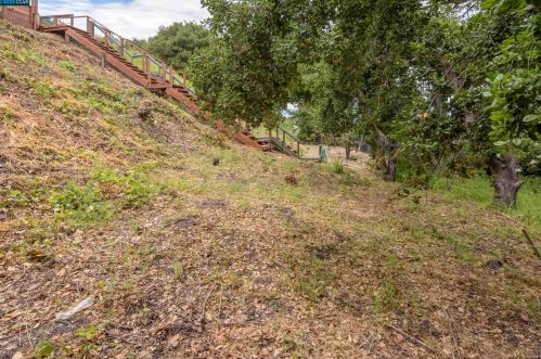 1175 Mcdonald Dr, Pinole CA  94564-2501 exterior