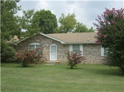 105 Bryan House Dr, Goodlettsville, TN 37072-1201