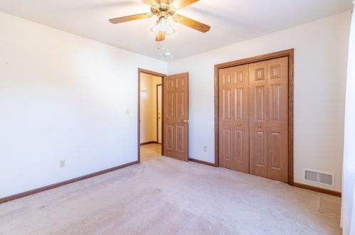 1084 Timberwood Dr, Beaver Falls PA 15010-1614 exterior