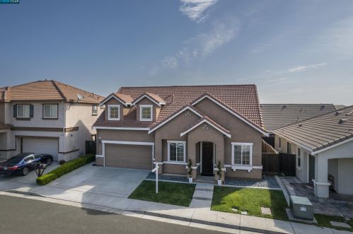 2128 Arabian Dr, Fairfield, CA 94534-7442