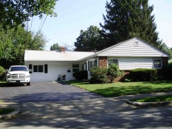 11 Maynard St, Newton, MA 02465-1315