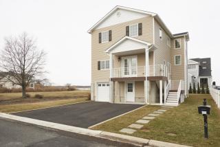 19 Pocano Ave, Oceanport, NJ 07757-1717
