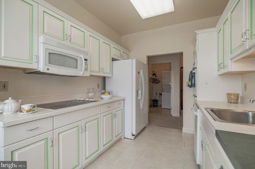 2117 Windrow Dr, Princeton NJ  08540-5023 exterior