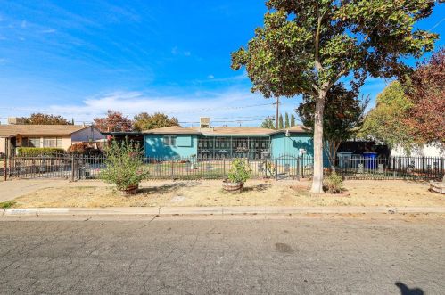 2833 Holland Ave, Fresno, CA 93726-3229