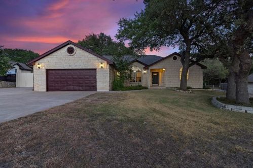 220 Meadow Oaks Dr, Mount Sharp, TX 78620-3627