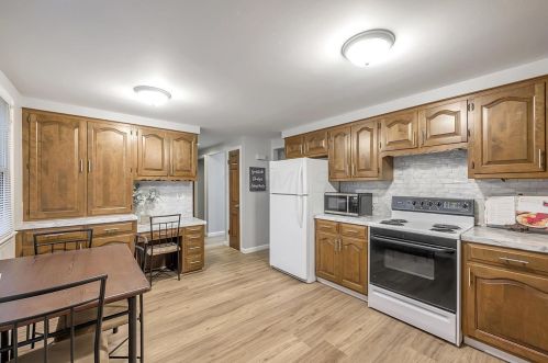 1055 Champagne Dr, Marion OH  43302-6626 exterior