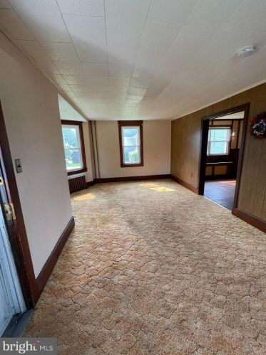 49 Maple Shade Ave, Trenton, NJ 08610-3619