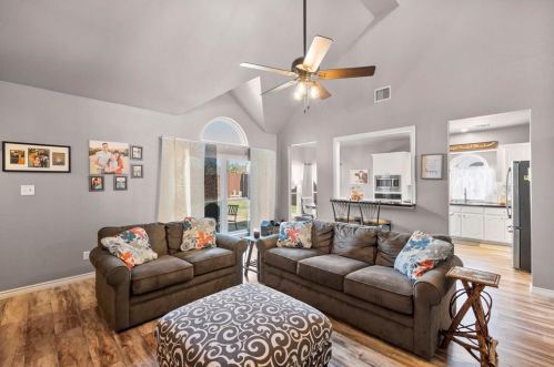 1407 Brittany Ln, Midlothian TX  76063-4062 exterior