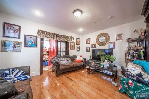 69 Macarthur Ave, Outwater NJ  07026-1520 exterior