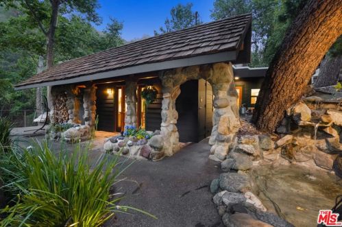 204 Topanga Canyon Blvd, Topanga CA  90290-3837 exterior