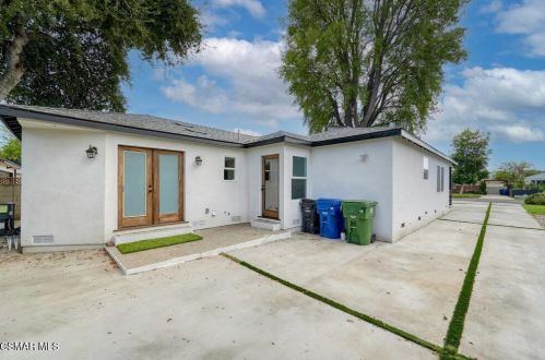 14363 Collins St, Van Nuys CA 91316-1030 exterior
