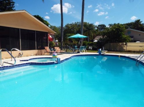 1611 Treasure Dr, Tarpon Springs, FL 34689-2247
