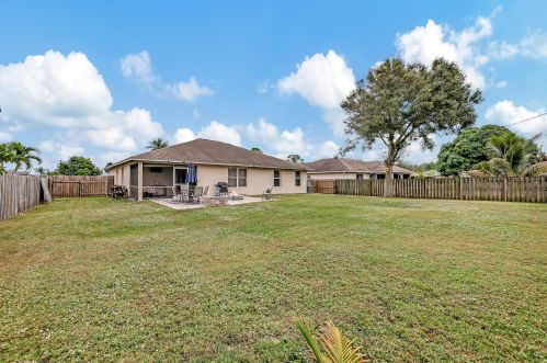 1910 Dorado Ln, Fort Pierce FL 34953-1826 exterior