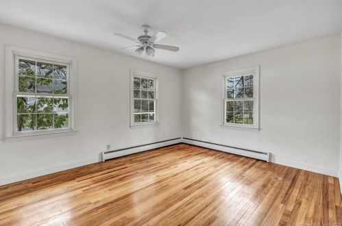 21 Lake Rd, Woodbury CT  06798-2326 exterior