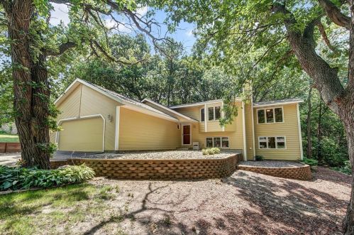 8544 134th St, Saint Paul, MN 55124-7236