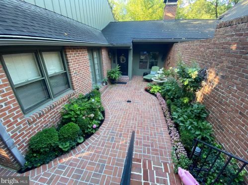 425 Drayer Dr, Hummelstown, PA 17036-9167